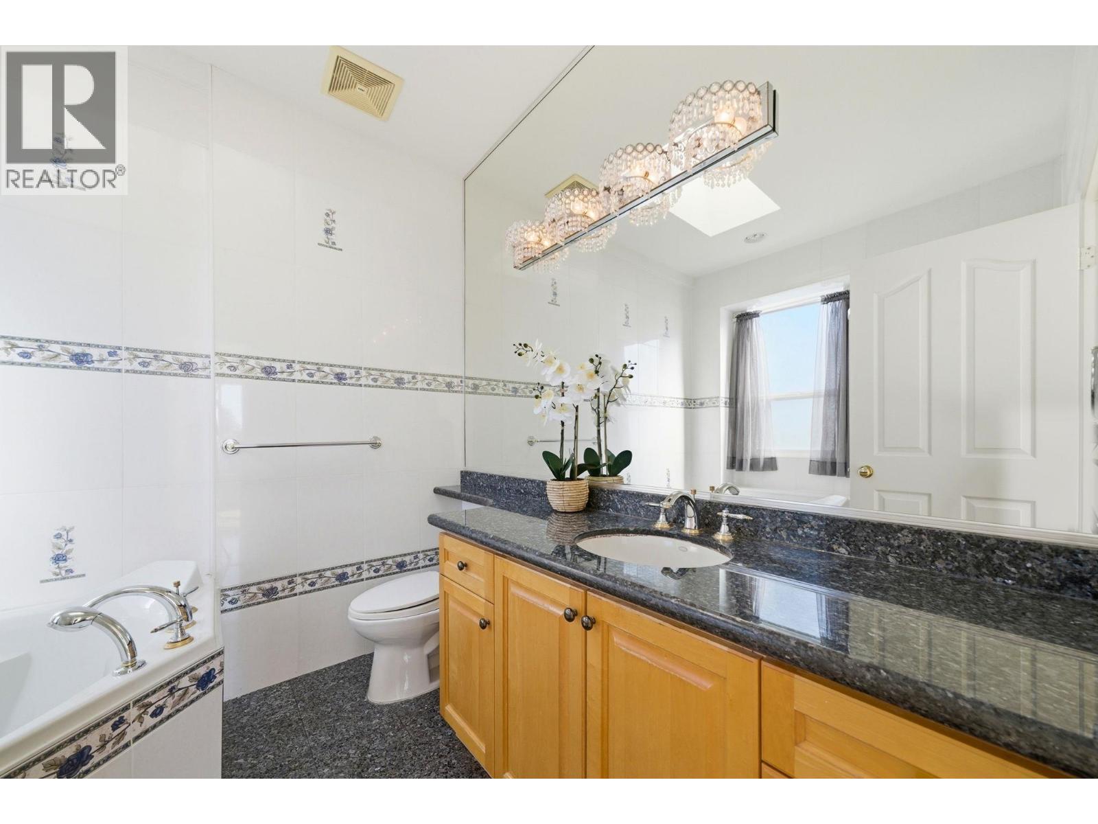 213 W 28th Street, North Vancouver, British Columbia  V7N 2H9 - Photo 16 - R3103556