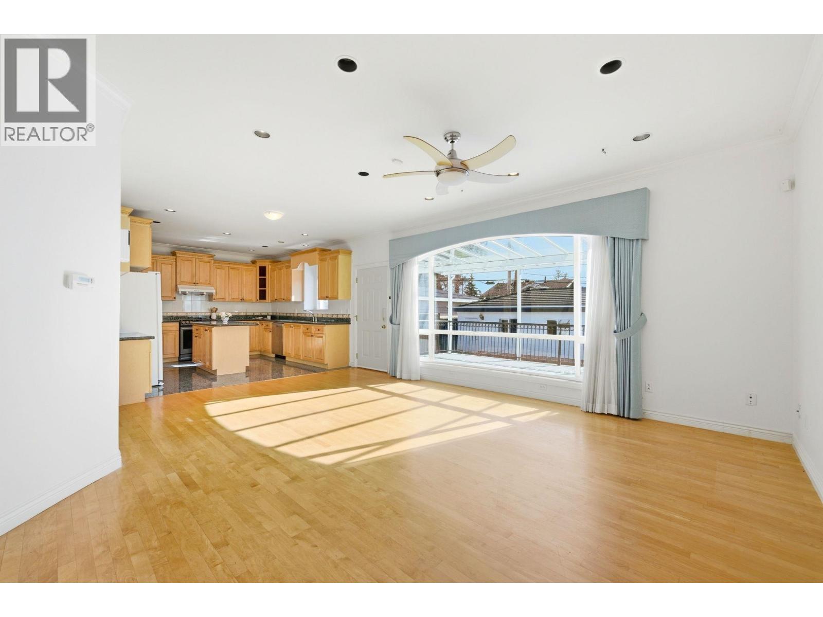 213 W 28th Street, North Vancouver, British Columbia  V7N 2H9 - Photo 8 - R3103556