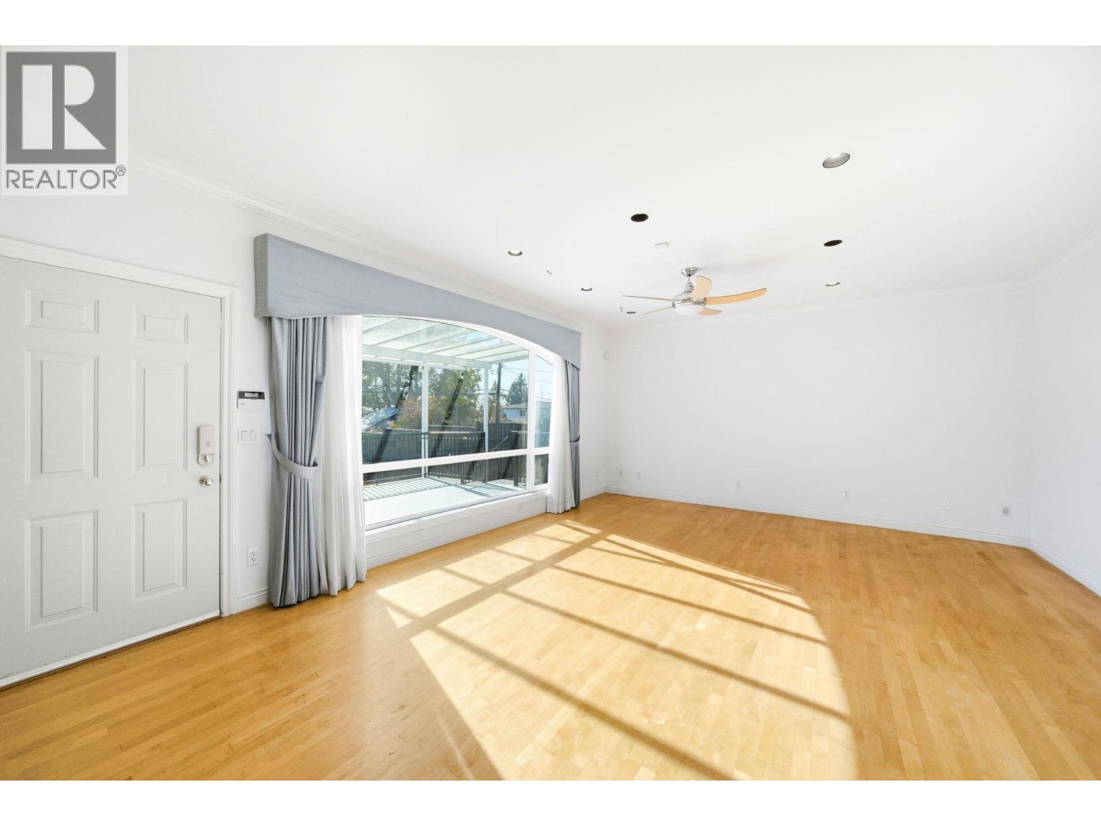 213 W 28th Street, North Vancouver, British Columbia  V7N 2H9 - Photo 7 - R3103556