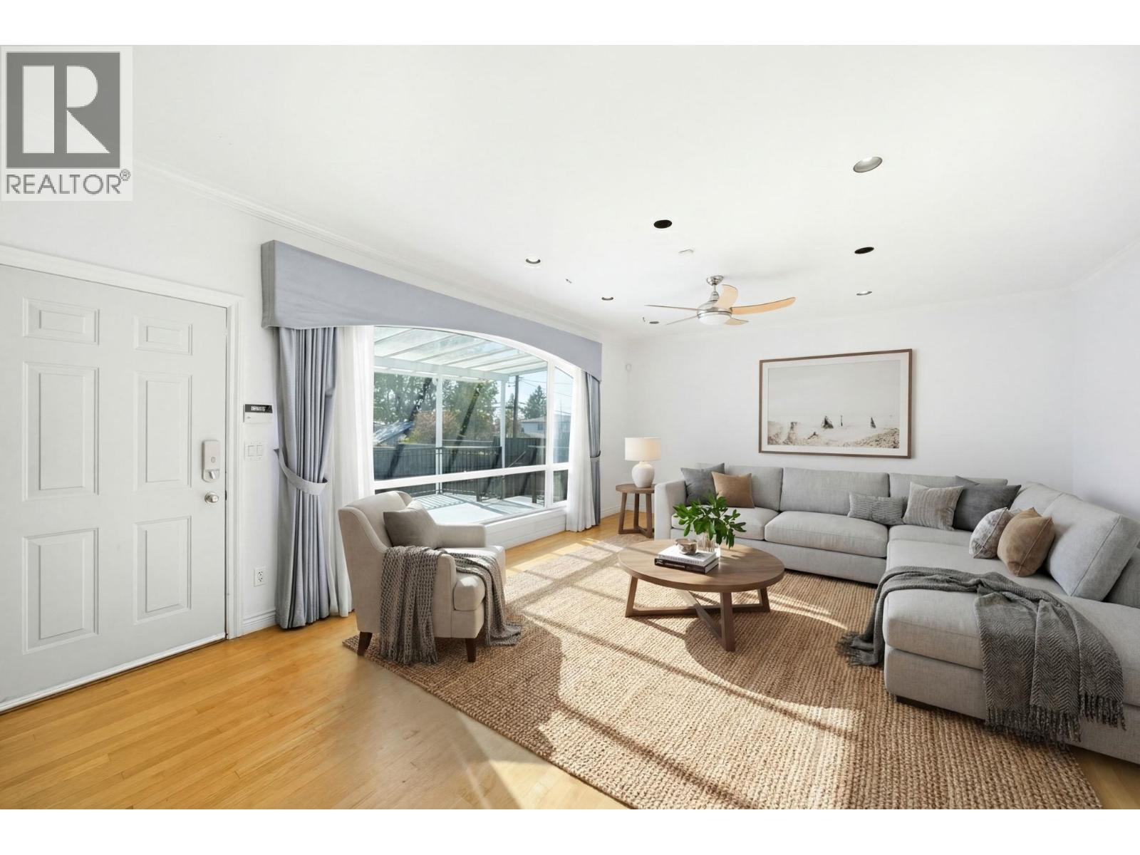 213 W 28th Street, North Vancouver, British Columbia  V7N 2H9 - Photo 6 - R3103556