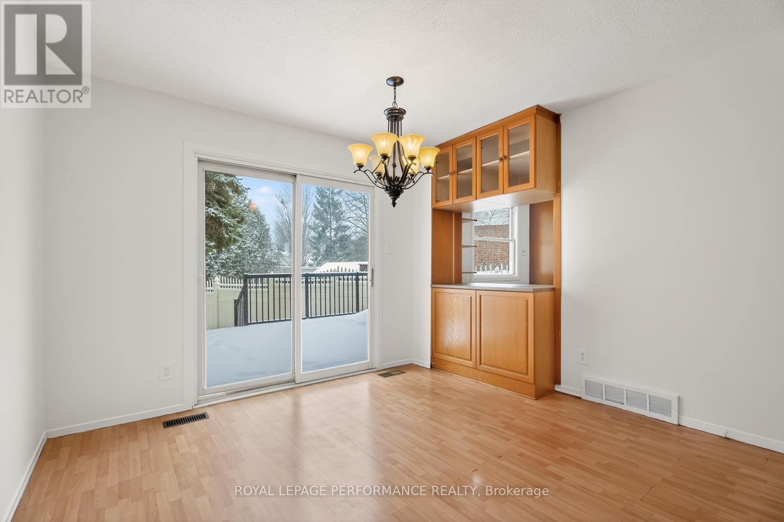 194 Mcelroy Drive, Ottawa, Ontario  K2L 1Y1 - Photo 10 - X12920946