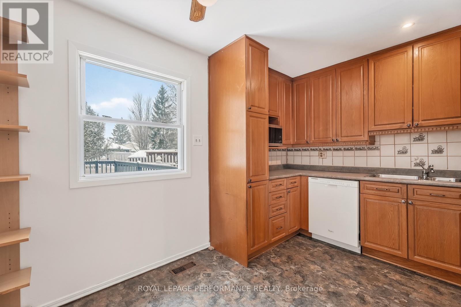 194 Mcelroy Drive, Ottawa, Ontario  K2L 1Y1 - Photo 11 - X12920946