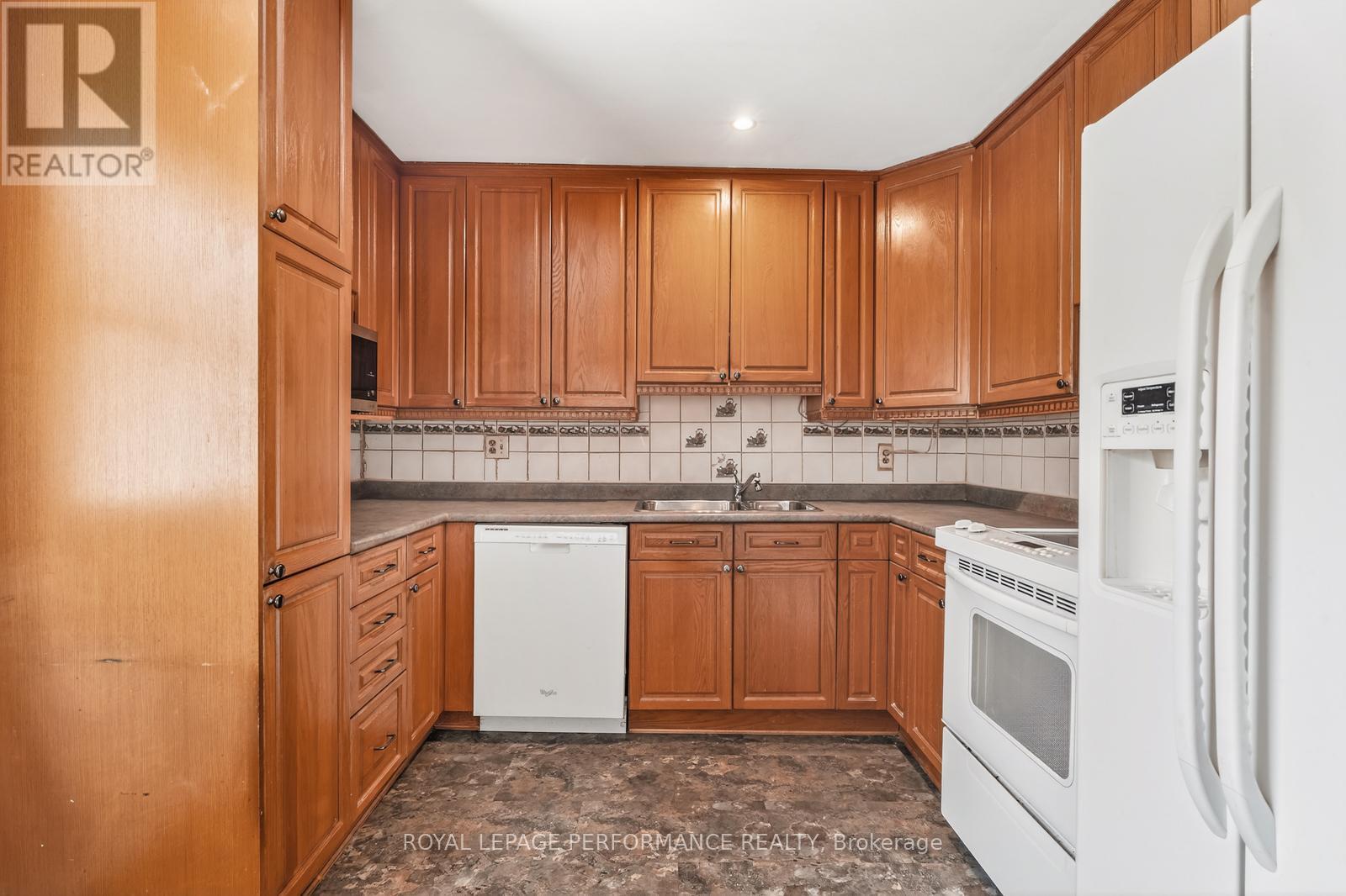 194 Mcelroy Drive, Ottawa, Ontario  K2L 1Y1 - Photo 12 - X12920946