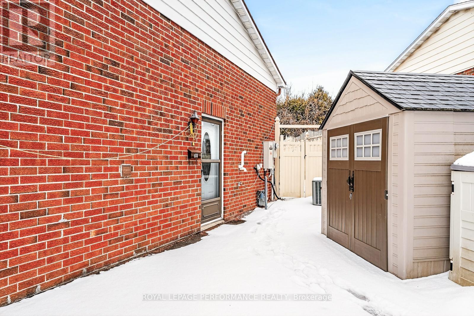 194 Mcelroy Drive, Ottawa, Ontario  K2L 1Y1 - Photo 3 - X12920946