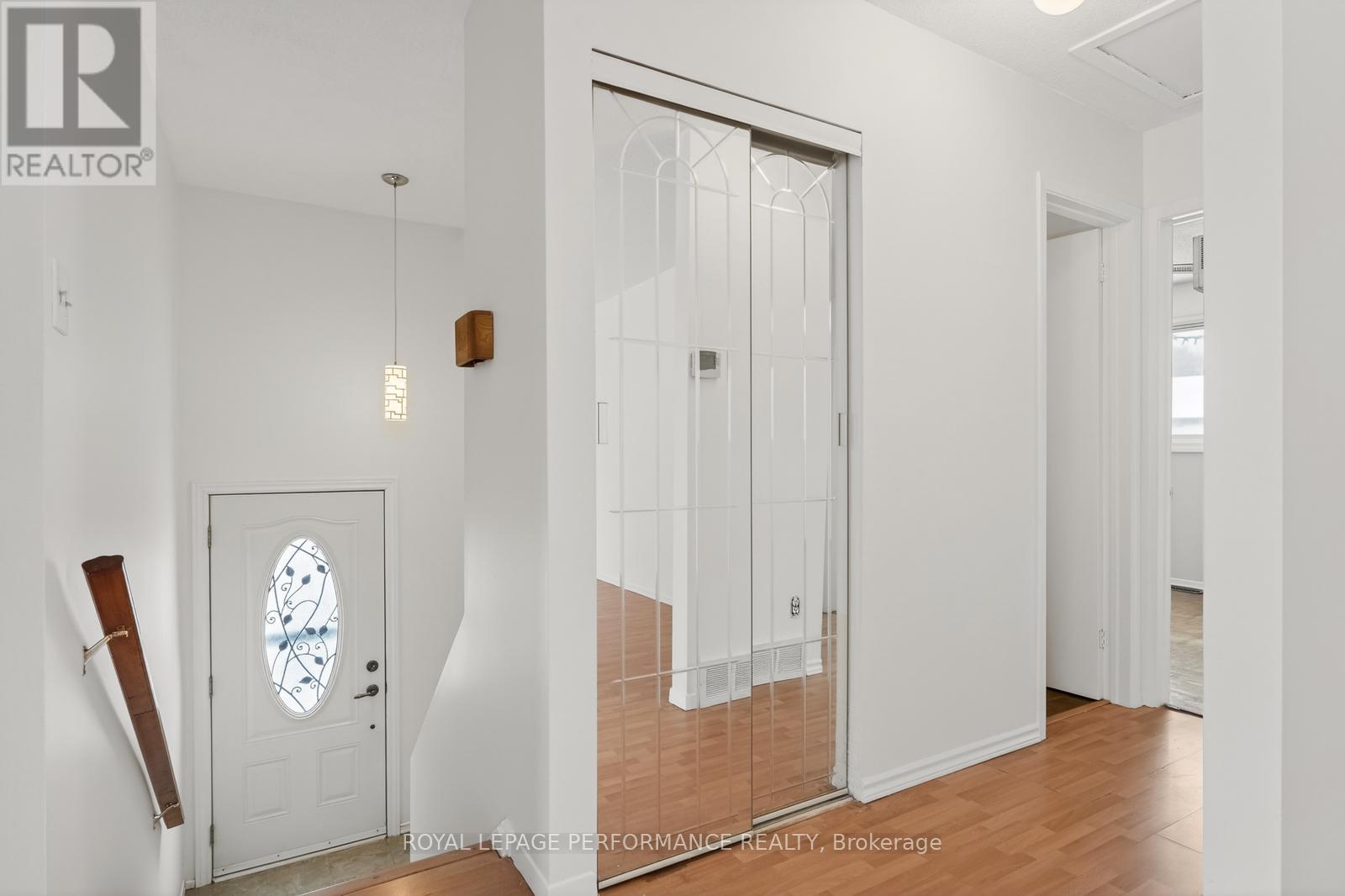 194 Mcelroy Drive, Ottawa, Ontario  K2L 1Y1 - Photo 5 - X12920946