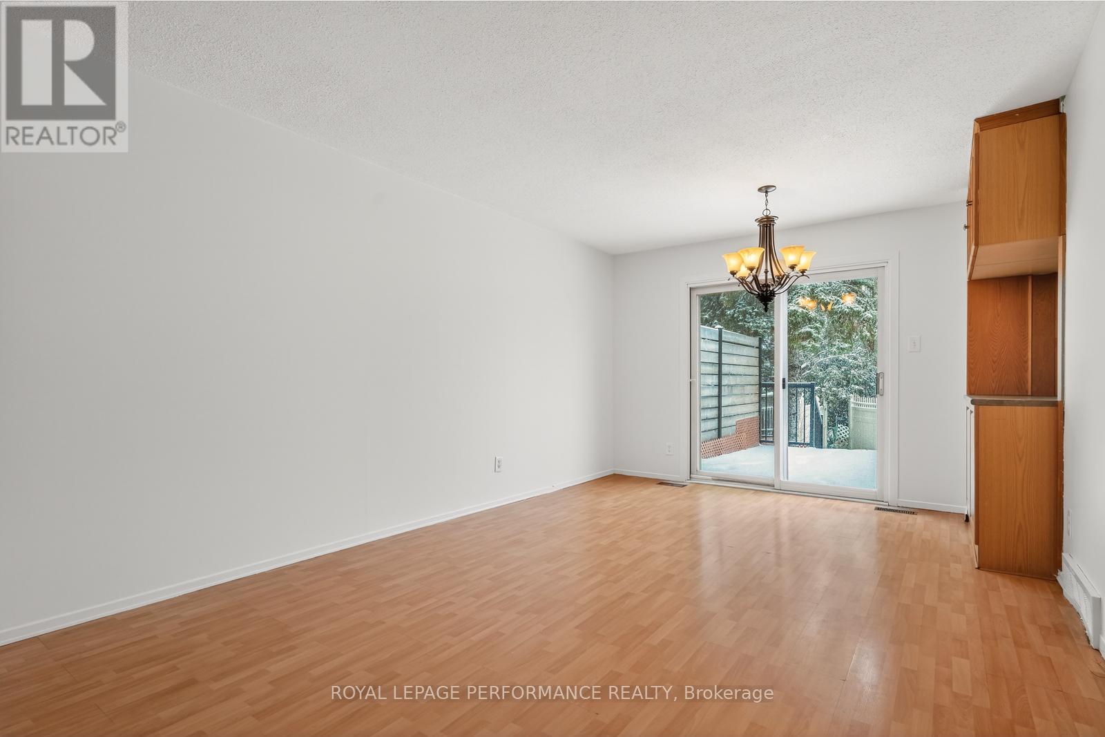 194 Mcelroy Drive, Ottawa, Ontario  K2L 1Y1 - Photo 6 - X12920946