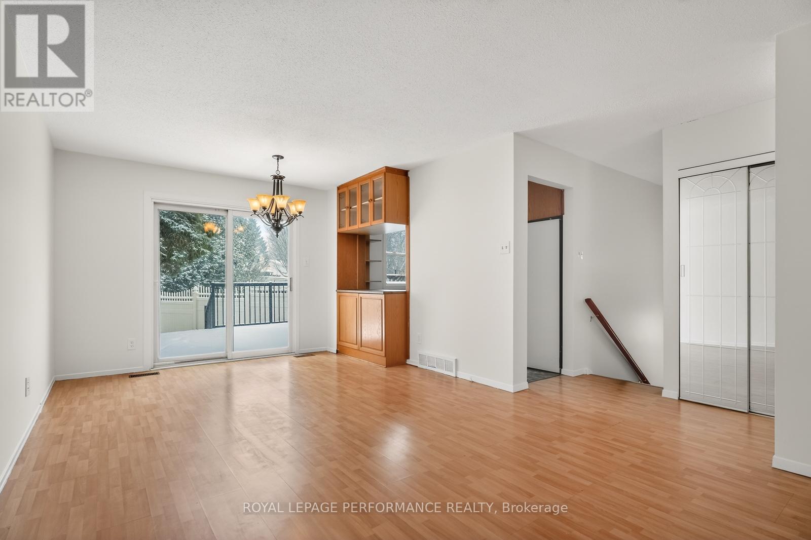 194 Mcelroy Drive, Ottawa, Ontario  K2L 1Y1 - Photo 7 - X12920946