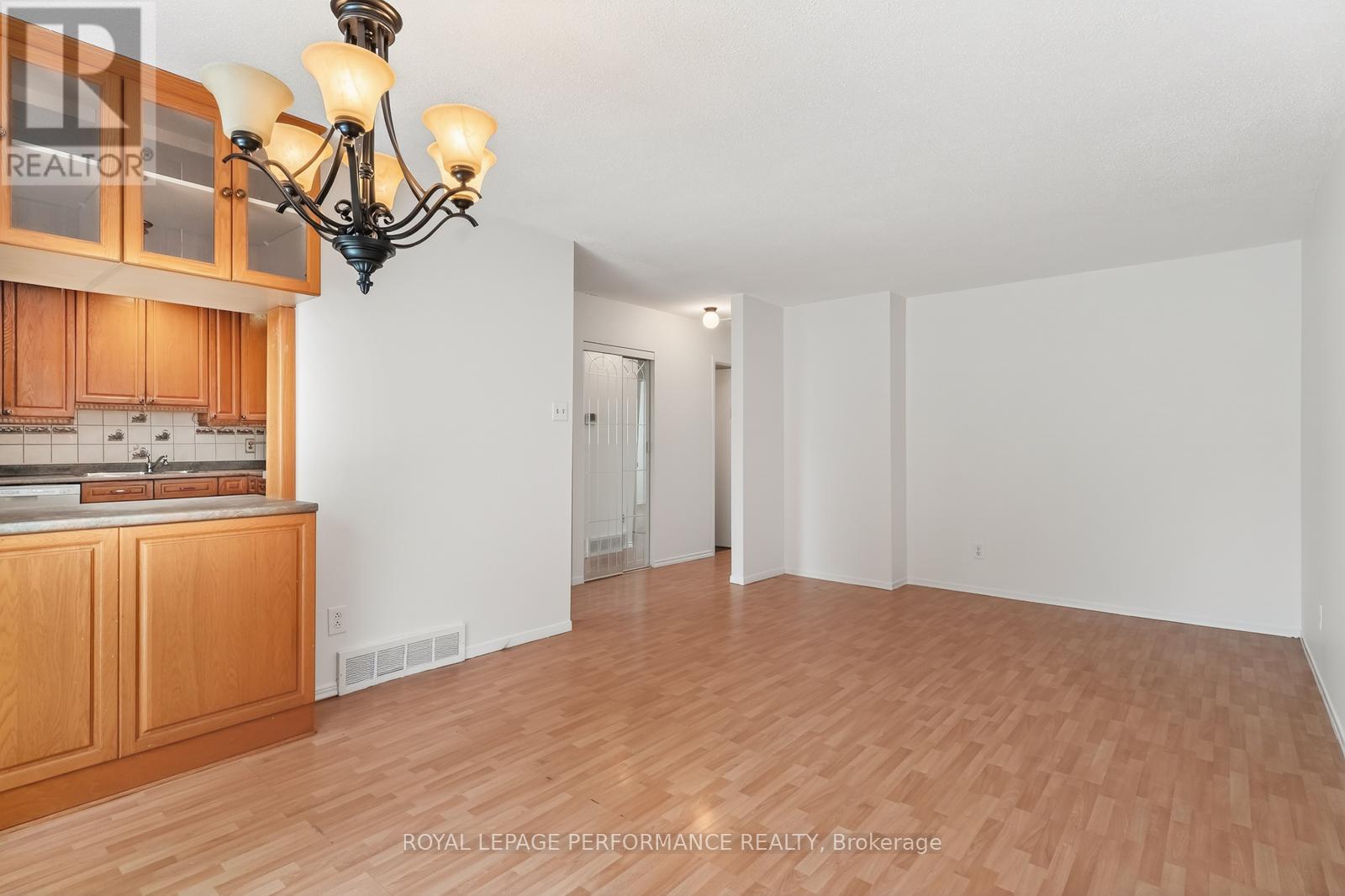 194 Mcelroy Drive, Ottawa, Ontario  K2L 1Y1 - Photo 8 - X12920946