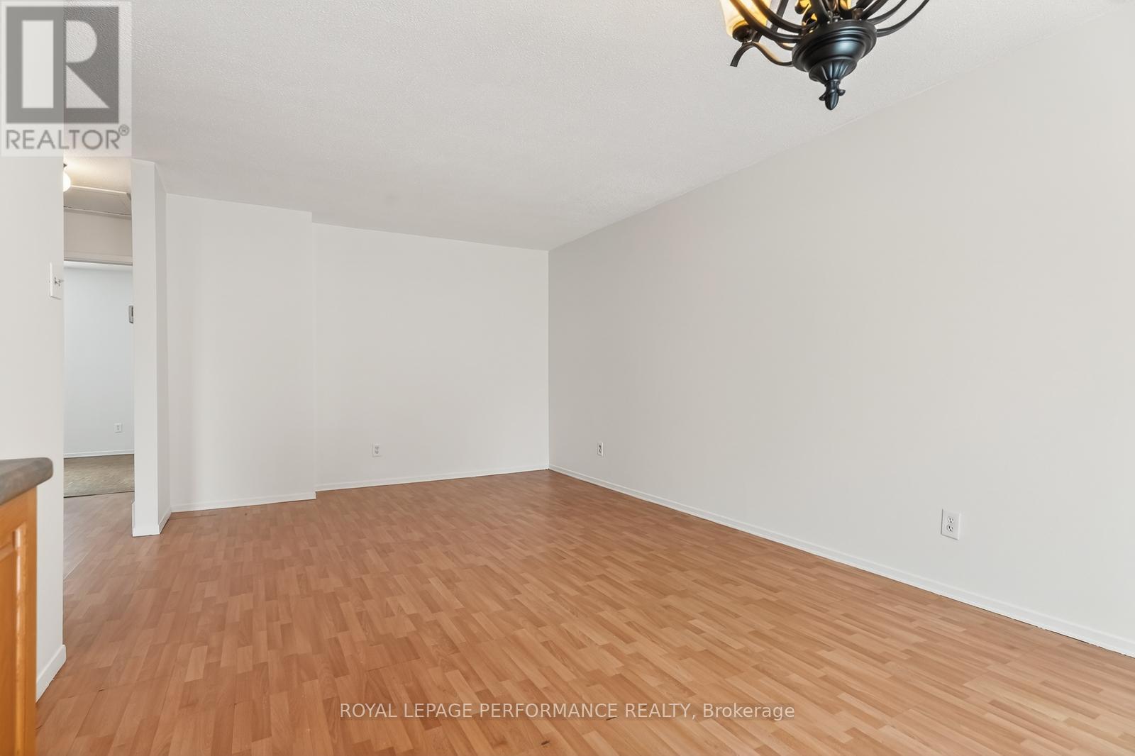 194 Mcelroy Drive, Ottawa, Ontario  K2L 1Y1 - Photo 9 - X12920946