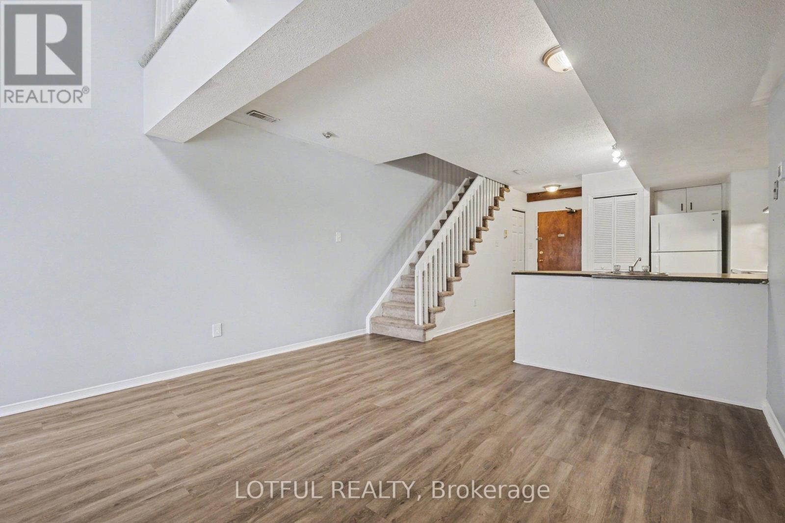 9 - 237 Loretta Avenue S, Ottawa, Ontario  K1S 4P6 - Photo 5 - X12921058