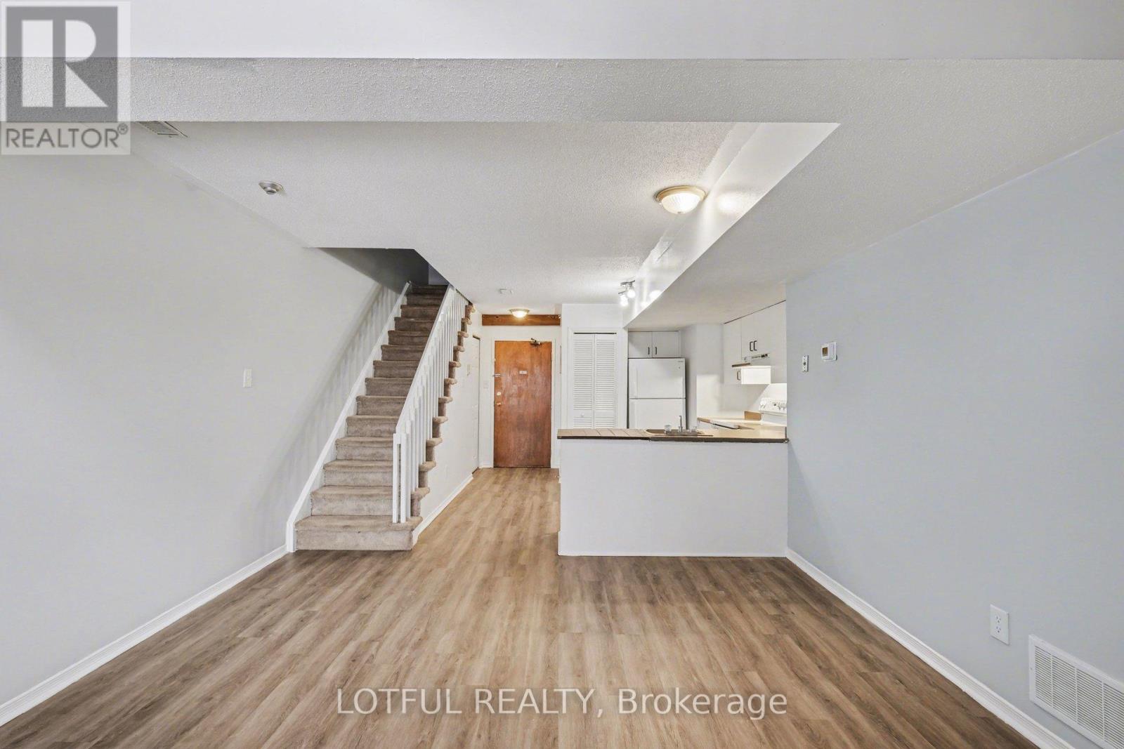 9 - 237 Loretta Avenue S, Ottawa, Ontario  K1S 4P6 - Photo 7 - X12921058