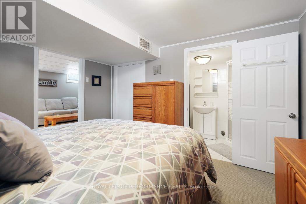 12 Willeth Avenue, Ottawa, Ontario  K2E 5C1 - Photo 36 - X12921064