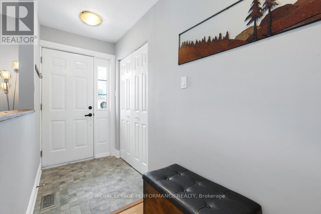 12 Willeth Avenue, Ottawa, Ontario  K2E 5C1 - Photo 4 - X12921064