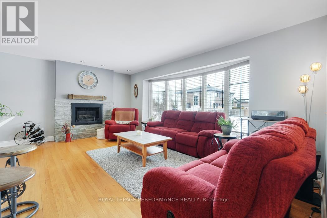 12 Willeth Avenue, Ottawa, Ontario  K2E 5C1 - Photo 5 - X12921064