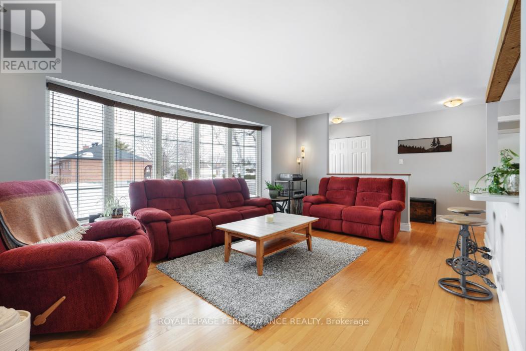 12 Willeth Avenue, Ottawa, Ontario  K2E 5C1 - Photo 6 - X12921064