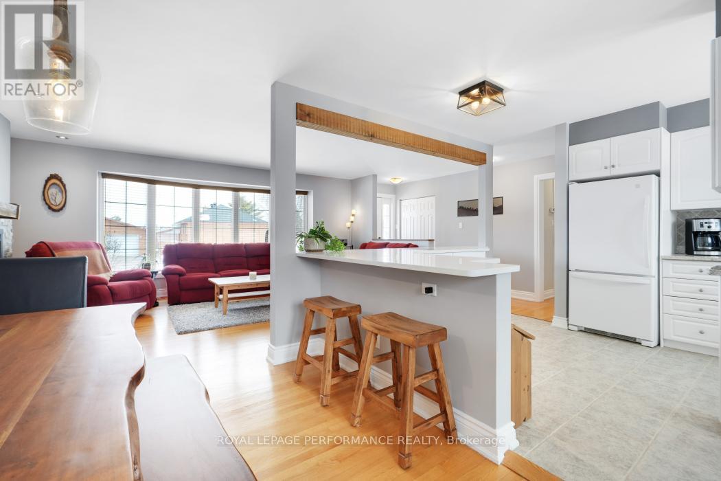 12 Willeth Avenue, Ottawa, Ontario  K2E 5C1 - Photo 9 - X12921064