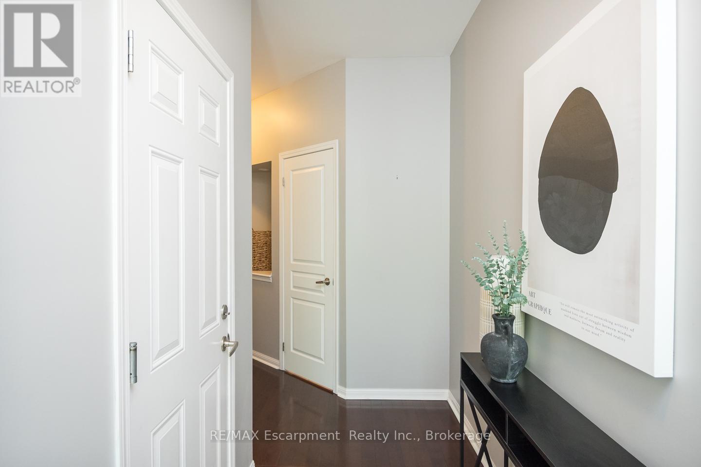 2377 Stone Glen Crescent, Oakville, Ontario  L6M 0C7 - Photo 3 - W12920944