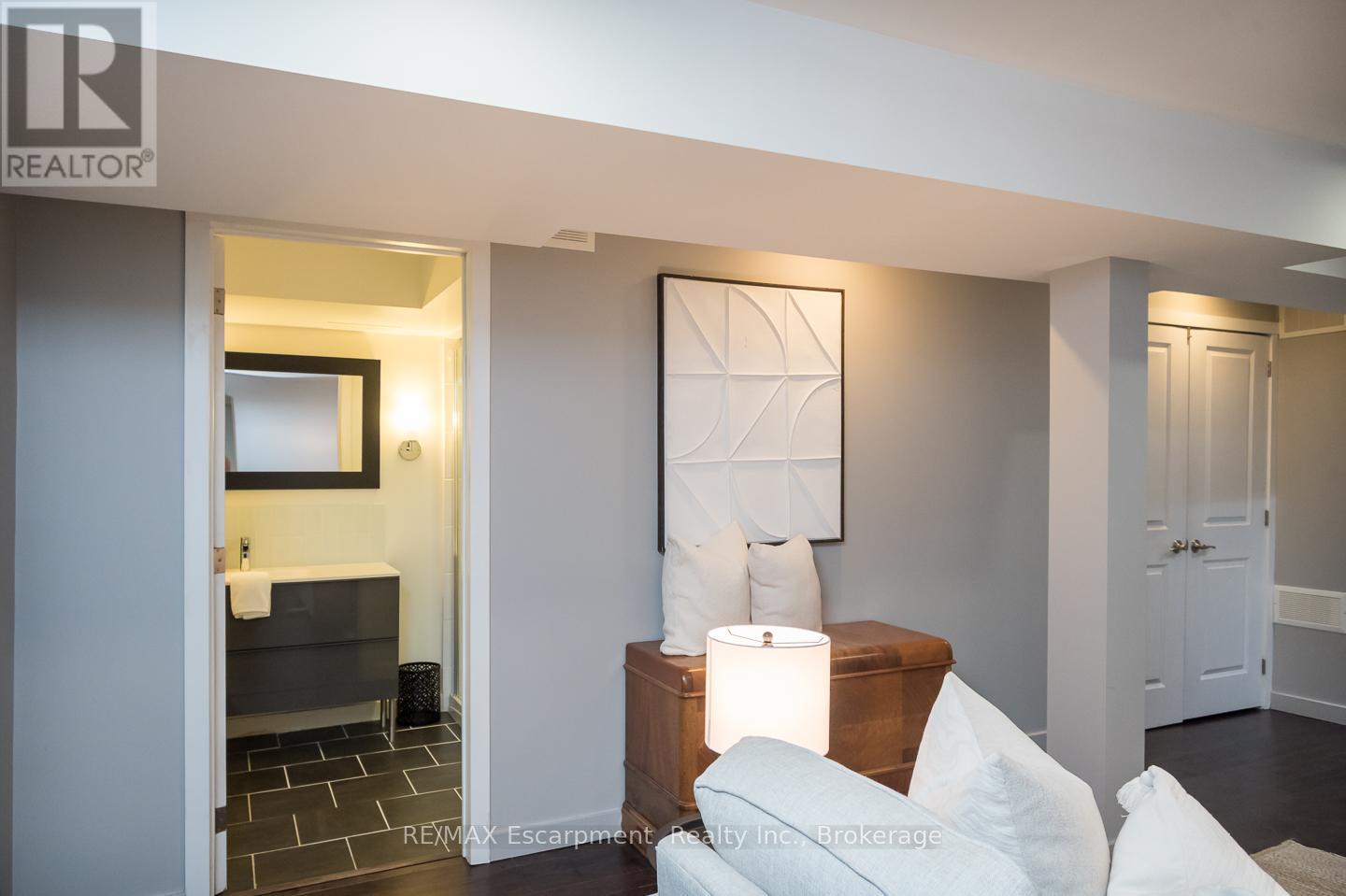 2377 Stone Glen Crescent, Oakville, Ontario  L6M 0C7 - Photo 31 - W12920944