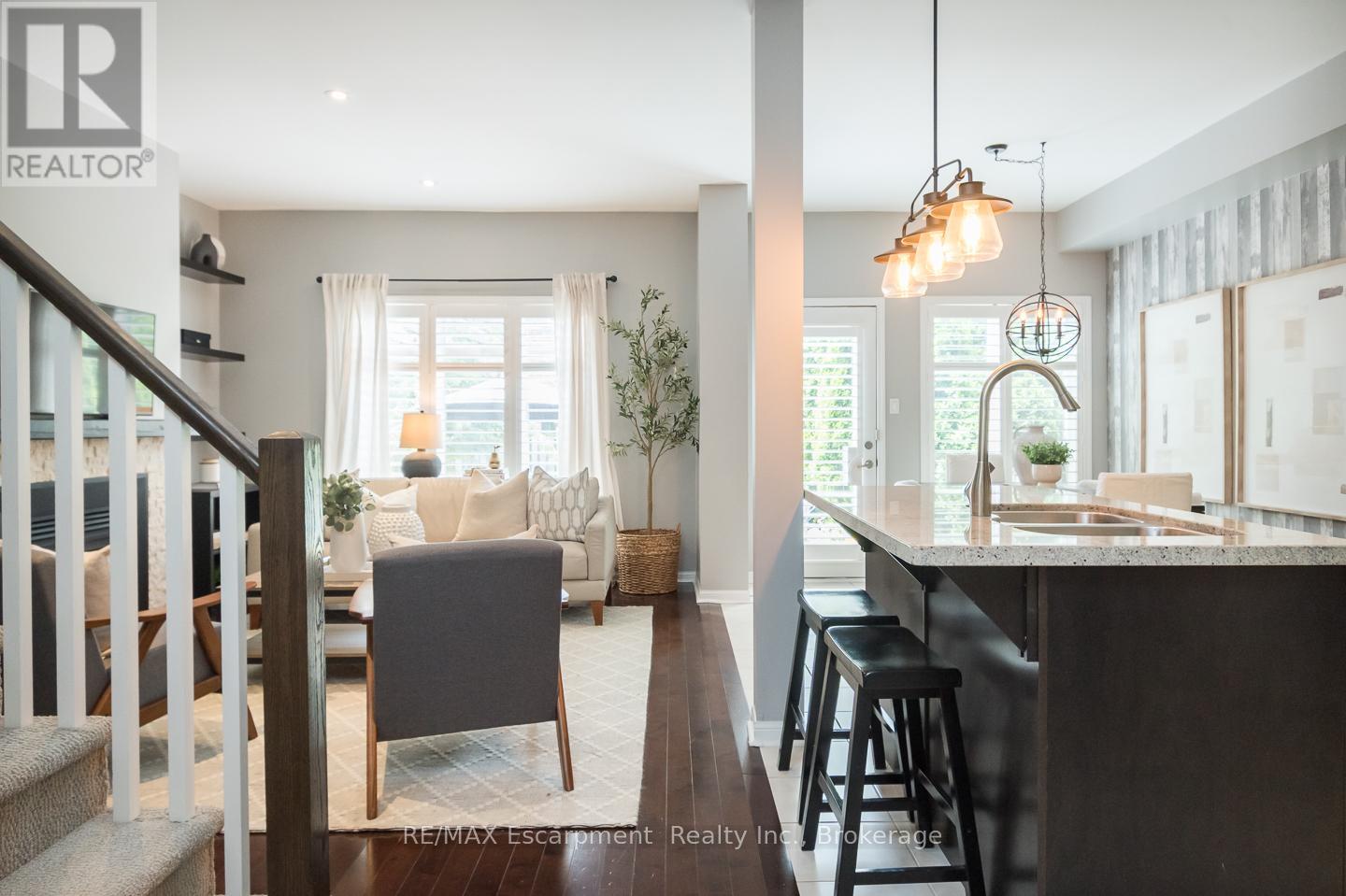 2377 Stone Glen Crescent, Oakville, Ontario  L6M 0C7 - Photo 4 - W12920944