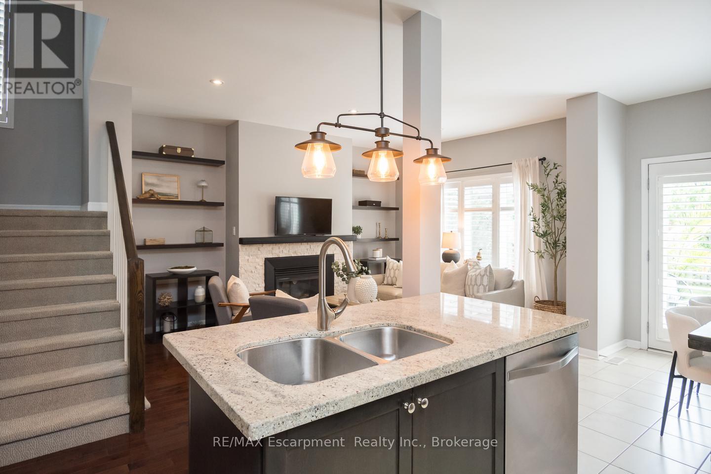 2377 Stone Glen Crescent, Oakville, Ontario  L6M 0C7 - Photo 9 - W12920944