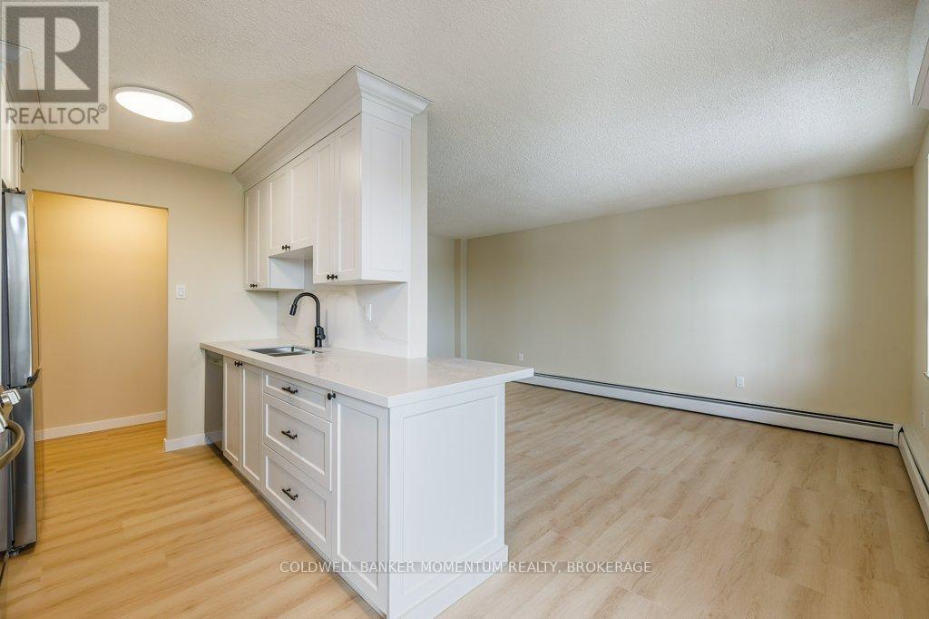 201 - 6390 Huggins Street, Niagara Falls, Ontario  L2J 1H1 - Photo 12 - X12920980