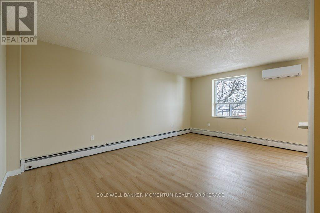 201 - 6390 Huggins Street, Niagara Falls, Ontario  L2J 1H1 - Photo 7 - X12920980