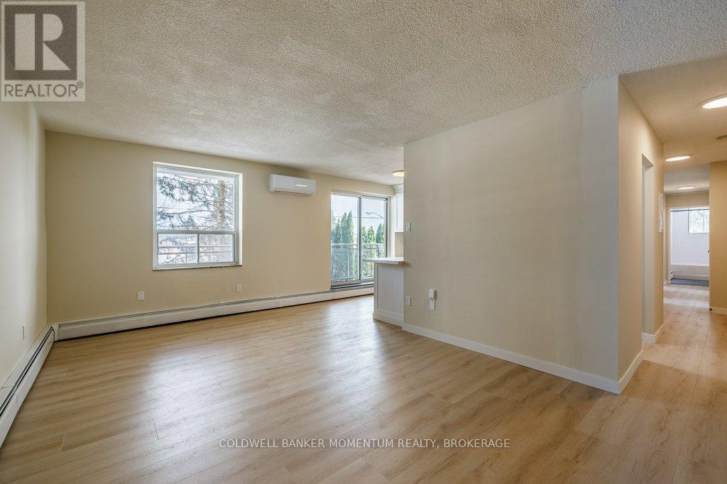 201 - 6390 Huggins Street, Niagara Falls, Ontario  L2J 1H1 - Photo 8 - X12920980