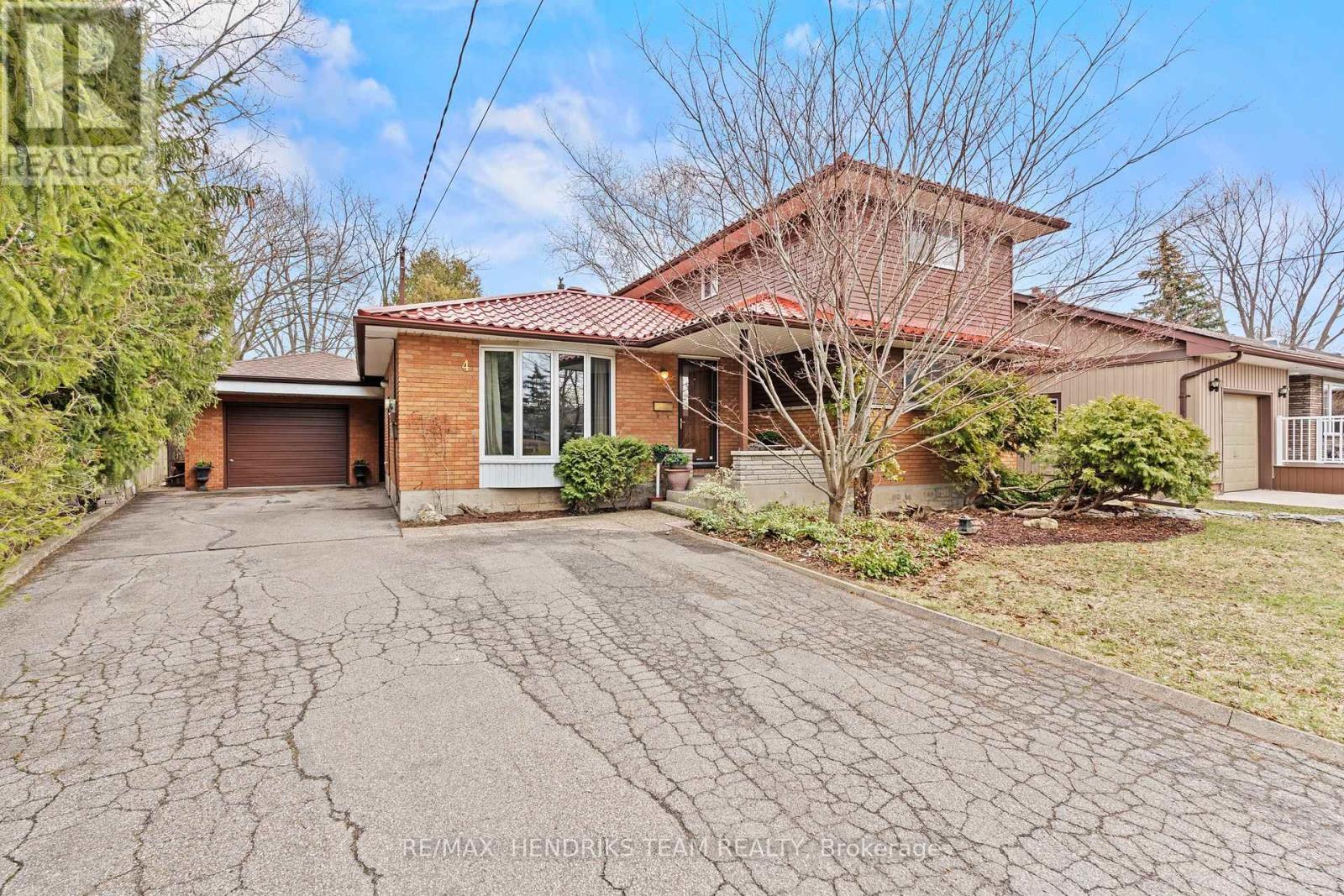 4 Ross Street, St. Catharines (Vine/linwell), Ontario  L2N 3S3 - Photo 1 - X12921080