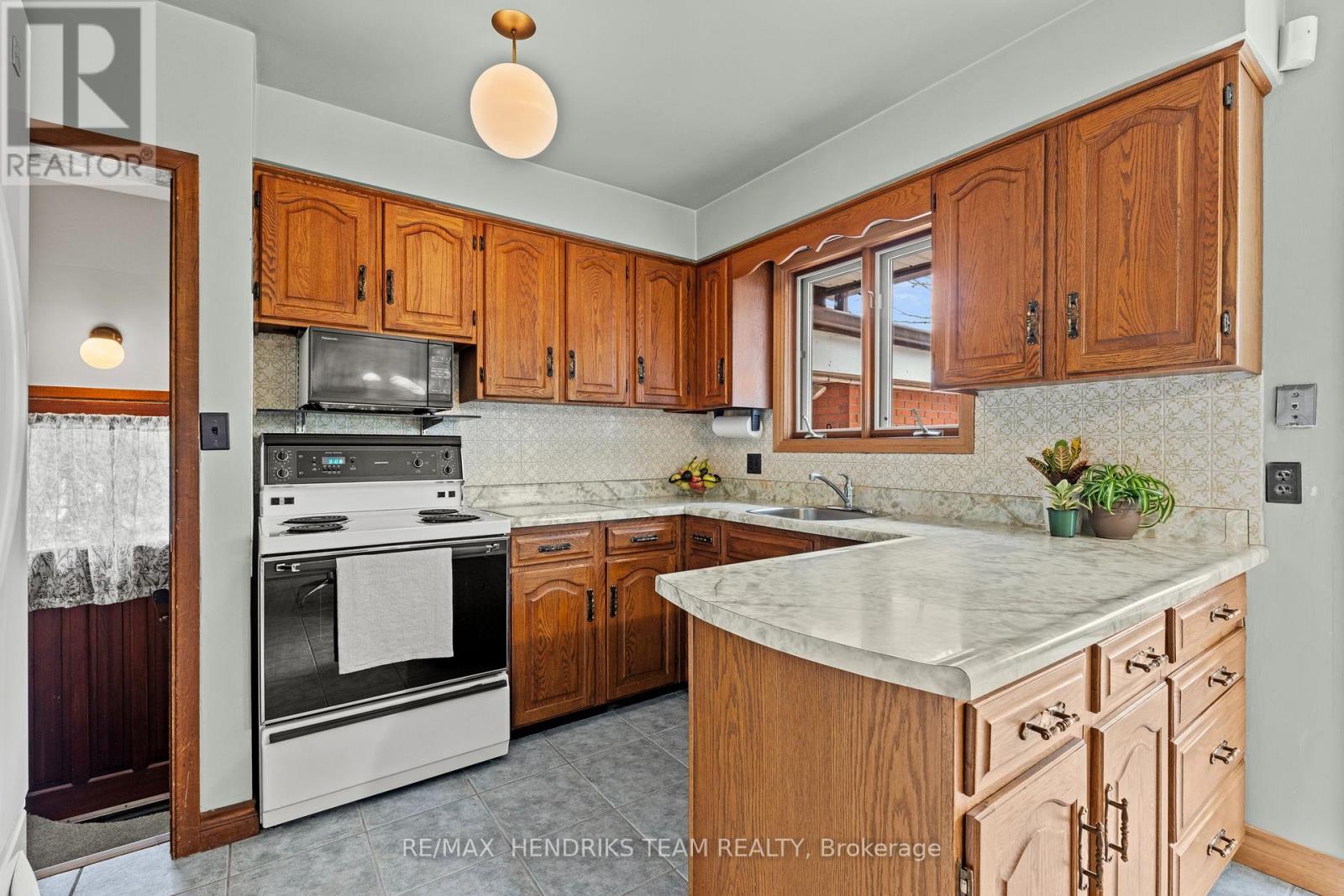 4 Ross Street, St. Catharines (Vine/linwell), Ontario  L2N 3S3 - Photo 13 - X12921080