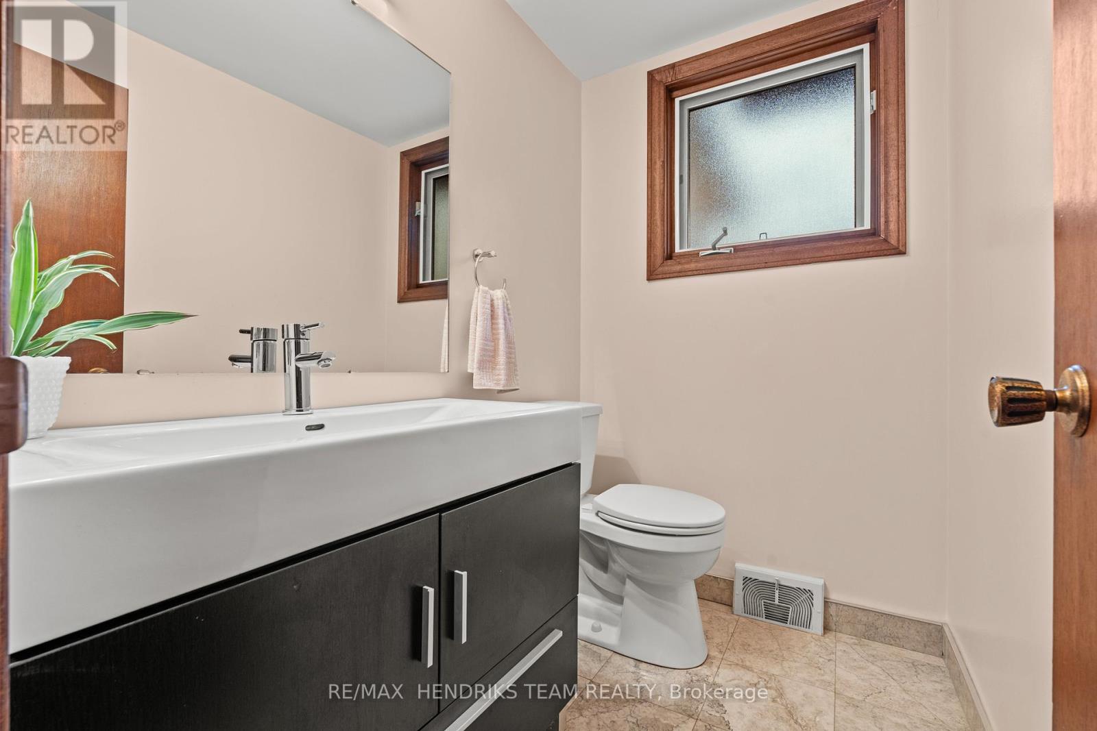 4 Ross Street, St. Catharines (Vine/linwell), Ontario  L2N 3S3 - Photo 22 - X12921080