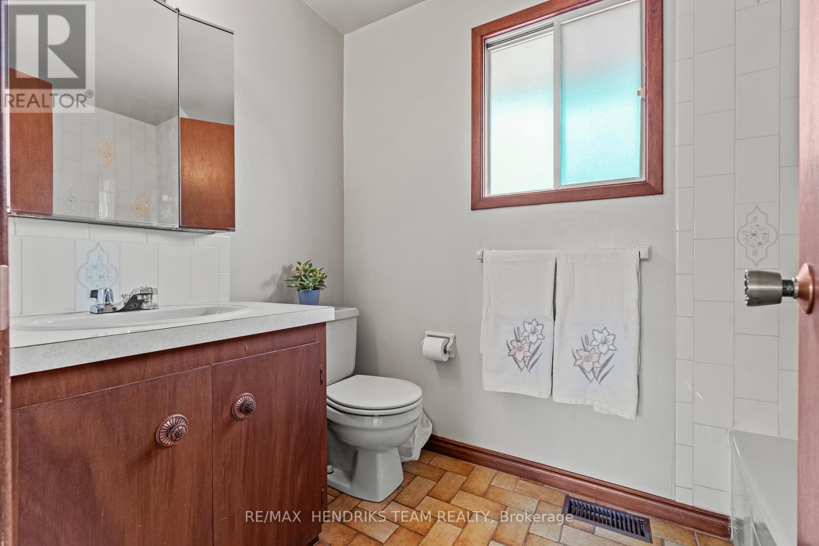 4 Ross Street, St. Catharines (Vine/linwell), Ontario  L2N 3S3 - Photo 28 - X12921080