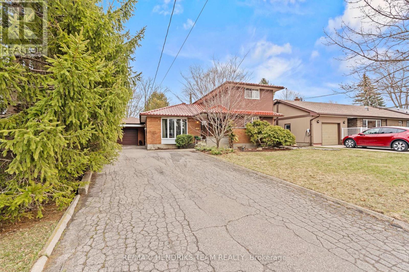 4 Ross Street, St. Catharines (Vine/linwell), Ontario  L2N 3S3 - Photo 3 - X12921080