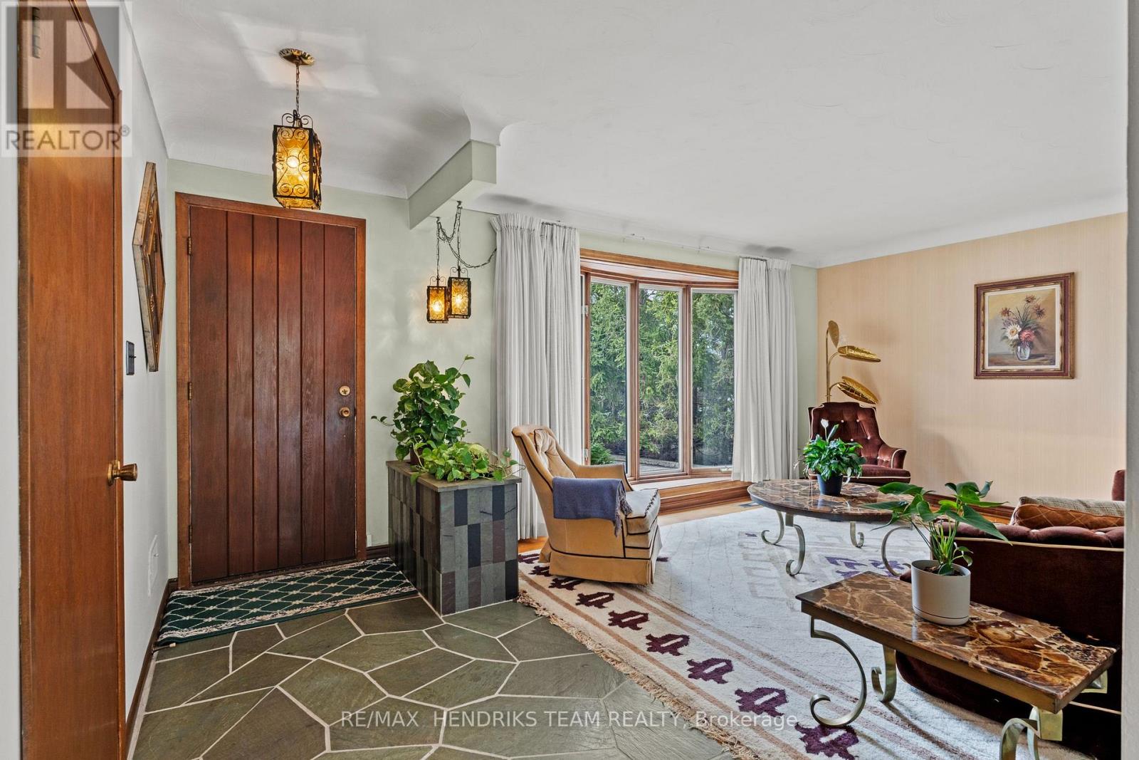 4 Ross Street, St. Catharines (Vine/linwell), Ontario  L2N 3S3 - Photo 6 - X12921080