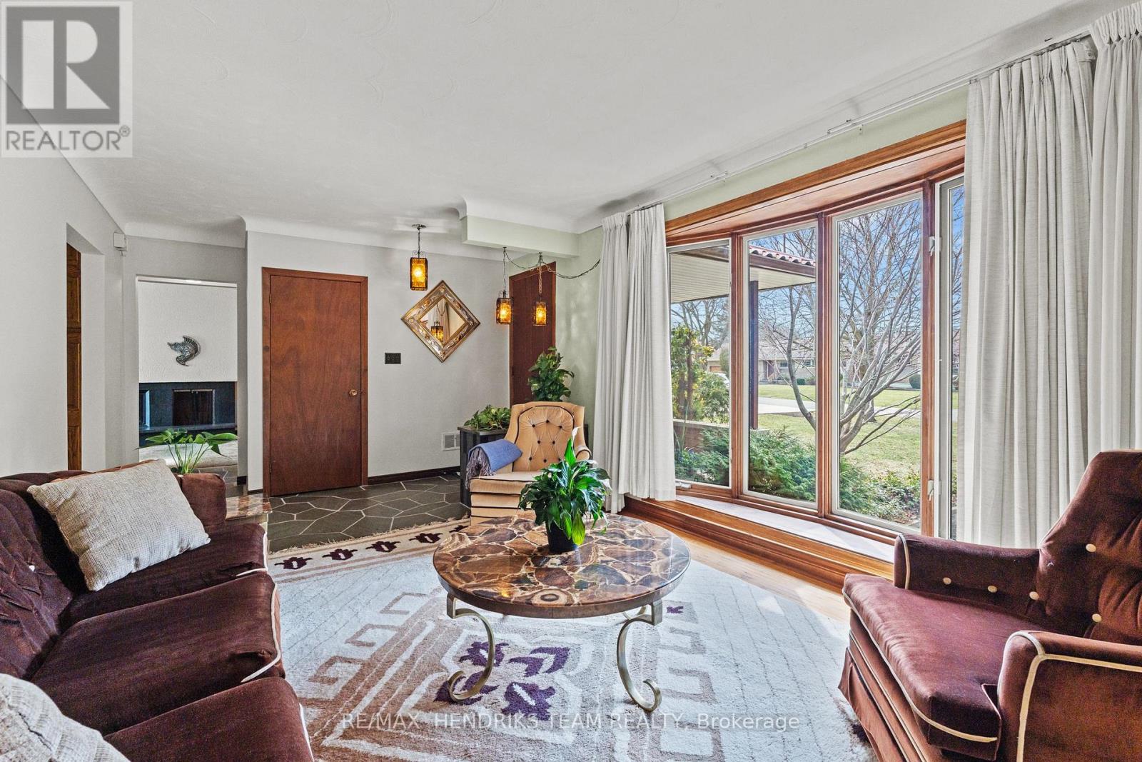 4 Ross Street, St. Catharines (Vine/linwell), Ontario  L2N 3S3 - Photo 8 - X12921080