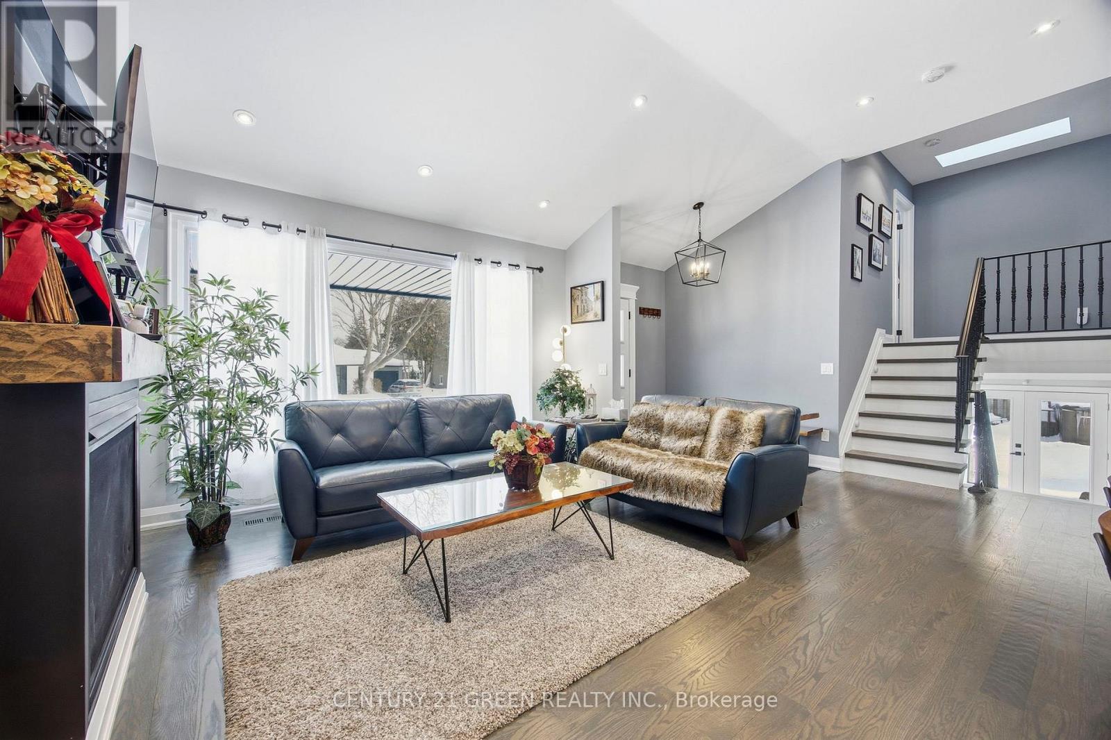 18 Winsdale Road, Toronto, Ontario  M9C 2W8 - Photo 11 - W12887870