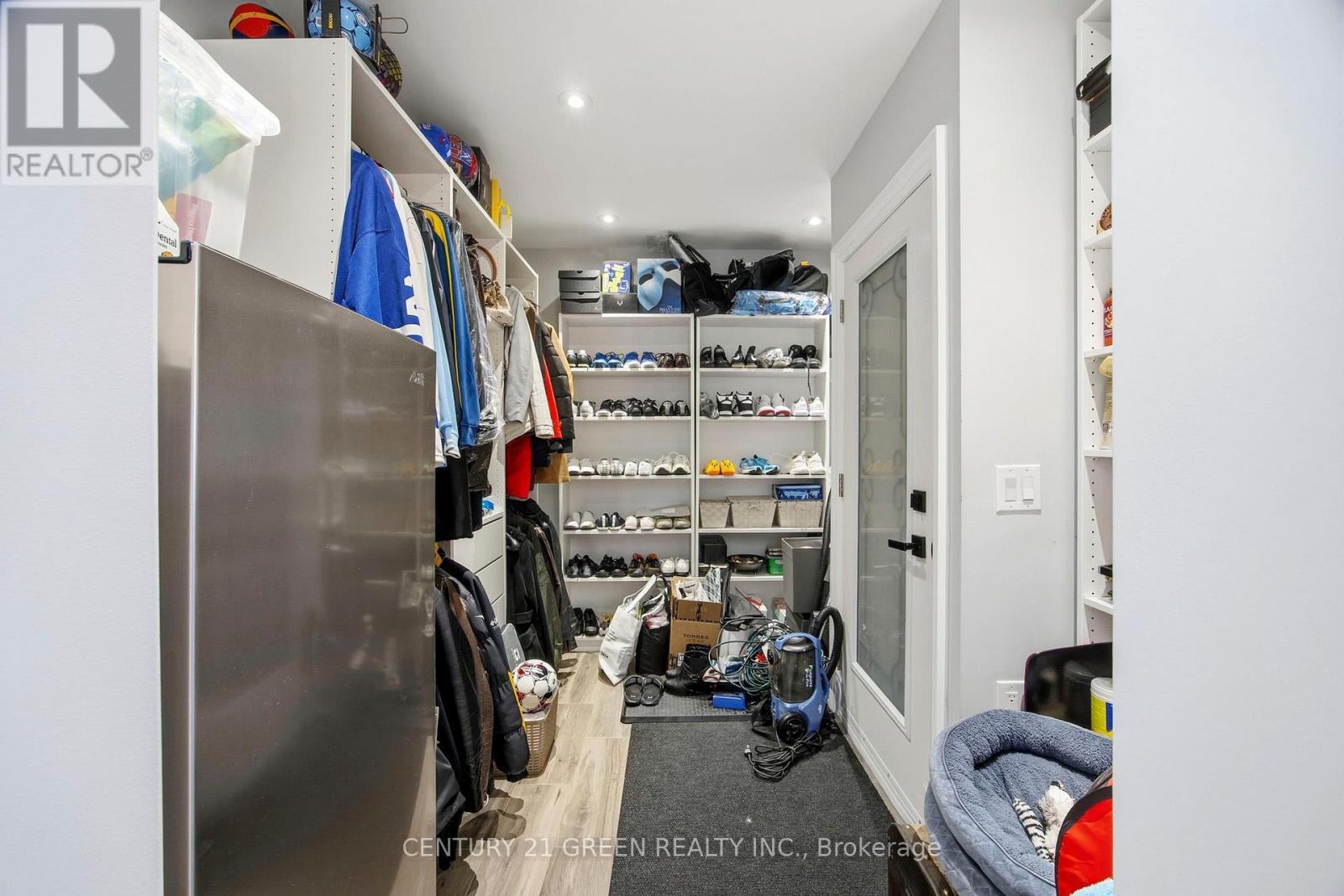 18 Winsdale Road, Toronto, Ontario  M9C 2W8 - Photo 20 - W12887870