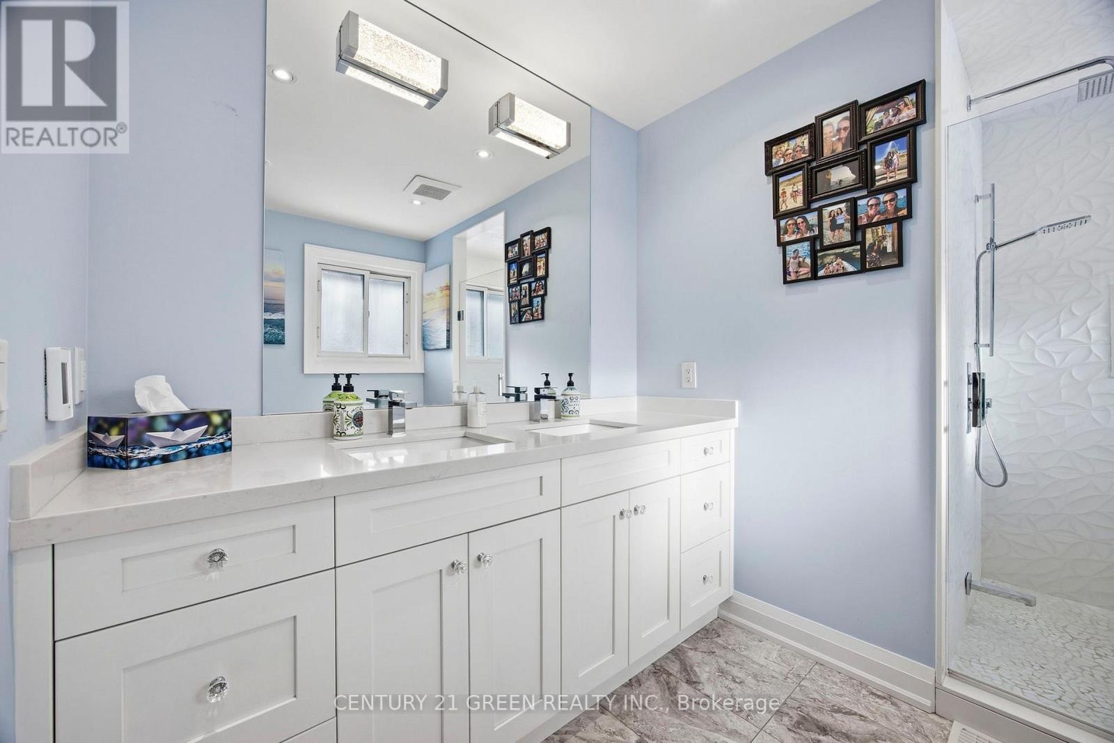 18 Winsdale Road, Toronto, Ontario  M9C 2W8 - Photo 23 - W12887870