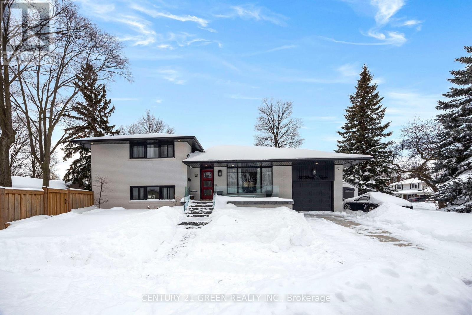 18 Winsdale Road, Toronto, Ontario  M9C 2W8 - Photo 4 - W12887870