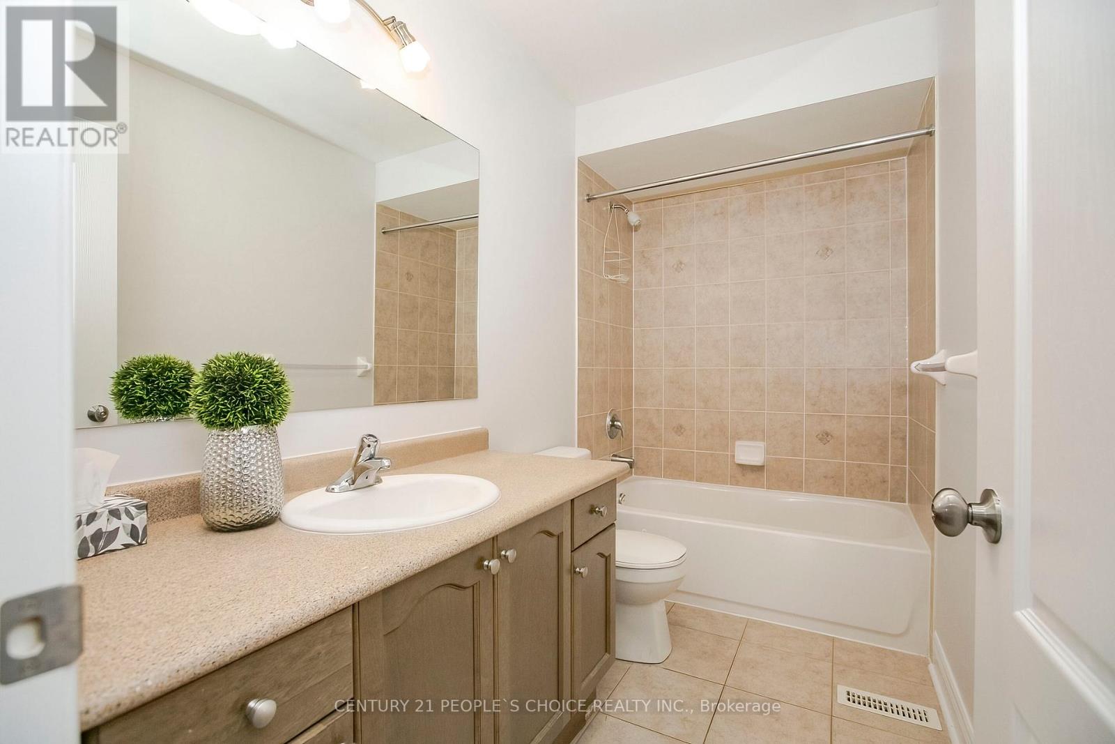 33 Accent Circle, Brampton, Ontario  L7A 0L3 - Photo 28 - W12919314