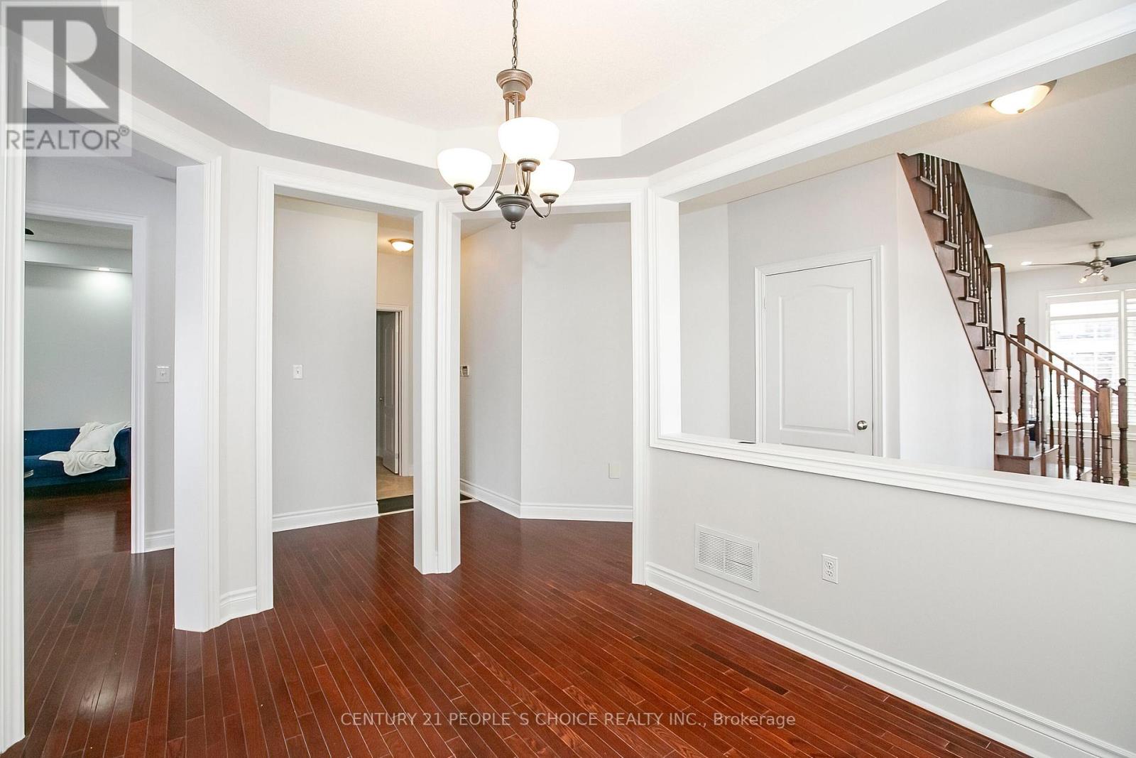 33 Accent Circle, Brampton, Ontario  L7A 0L3 - Photo 9 - W12919314