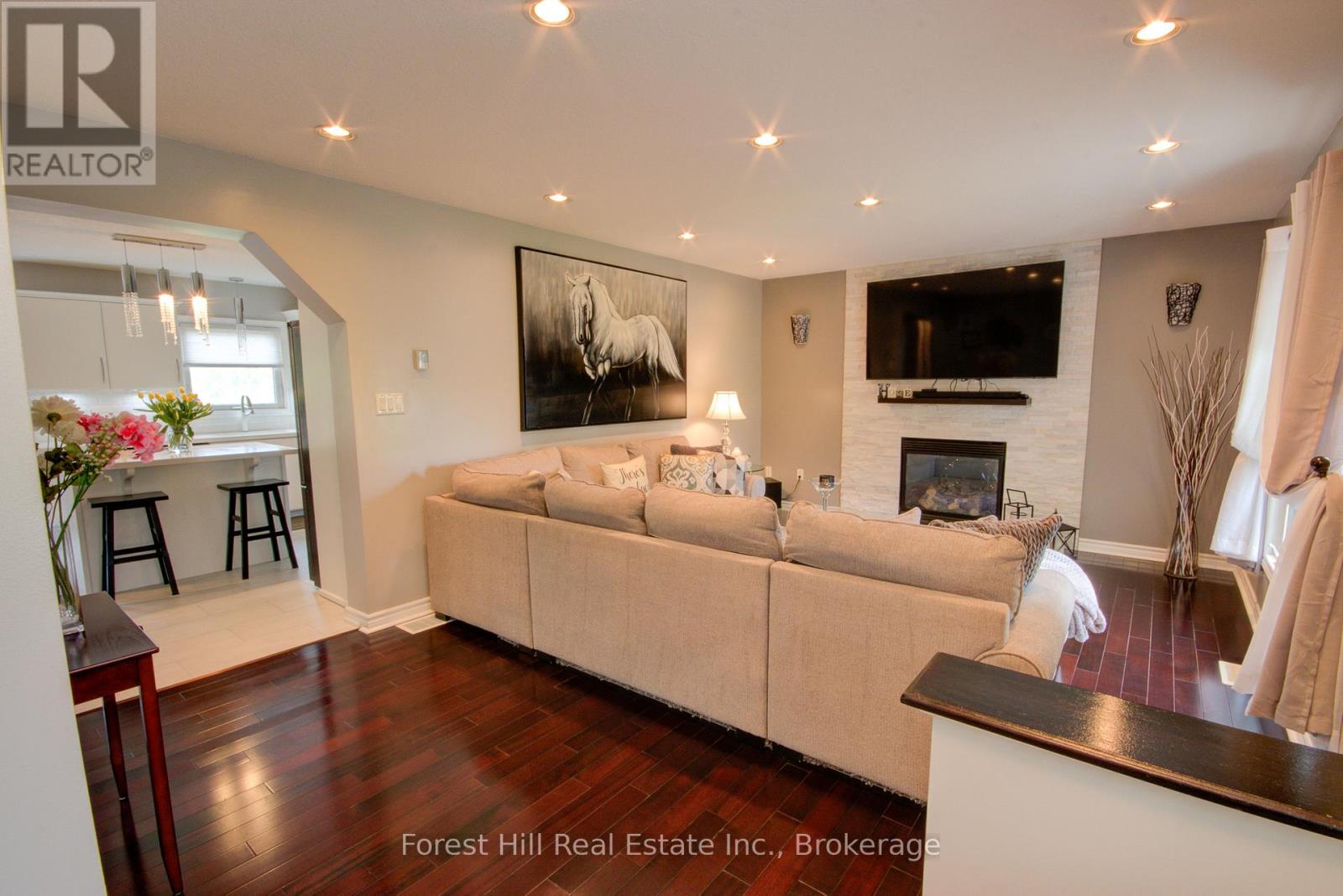 27 Greengables Drive, Oro-Medonte, Ontario  L0L 1T0 - Photo 4 - S12921034