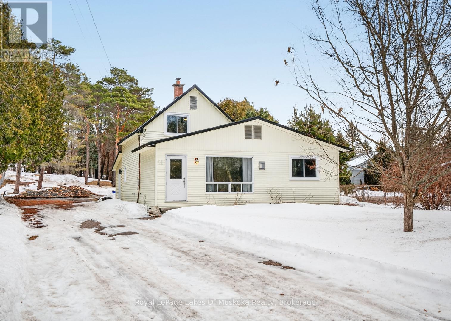 11 SILVER STREET, Huntsville, Ontario