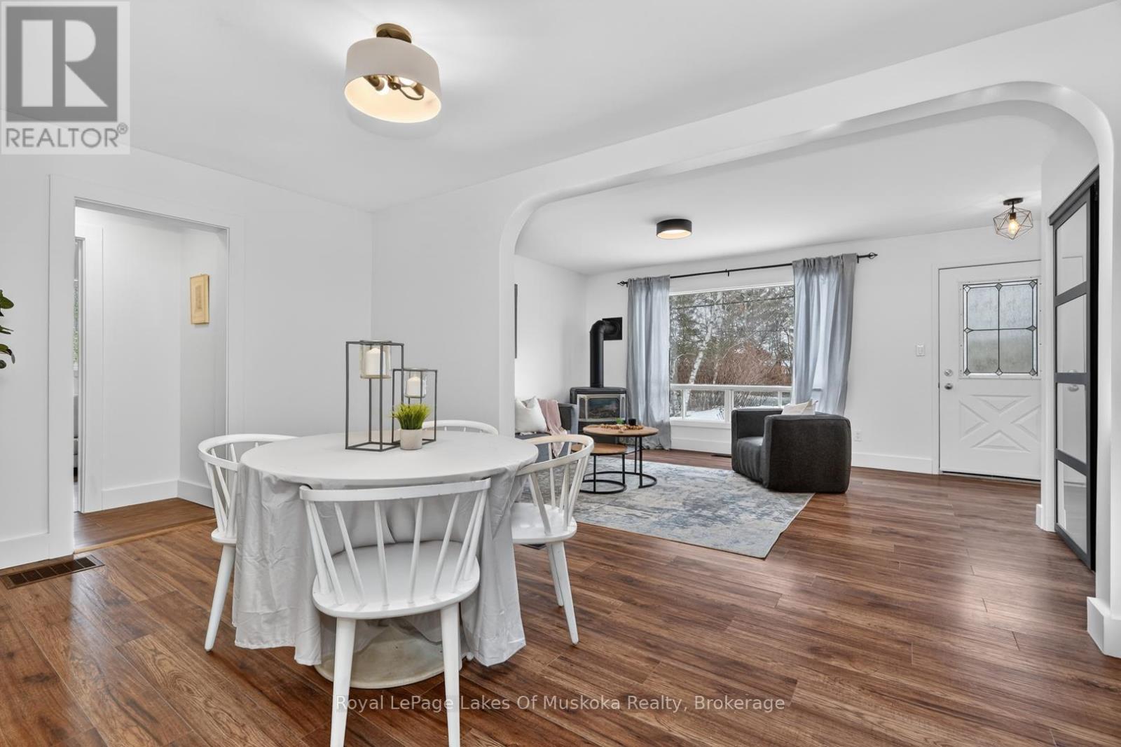 11 Silver Street, Huntsville (Chaffey), Ontario  P1H 1M2 - Photo 5 - X12920916