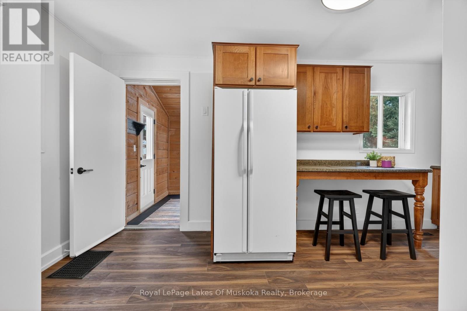 11 Silver Street, Huntsville (Chaffey), Ontario  P1H 1M2 - Photo 7 - X12920916