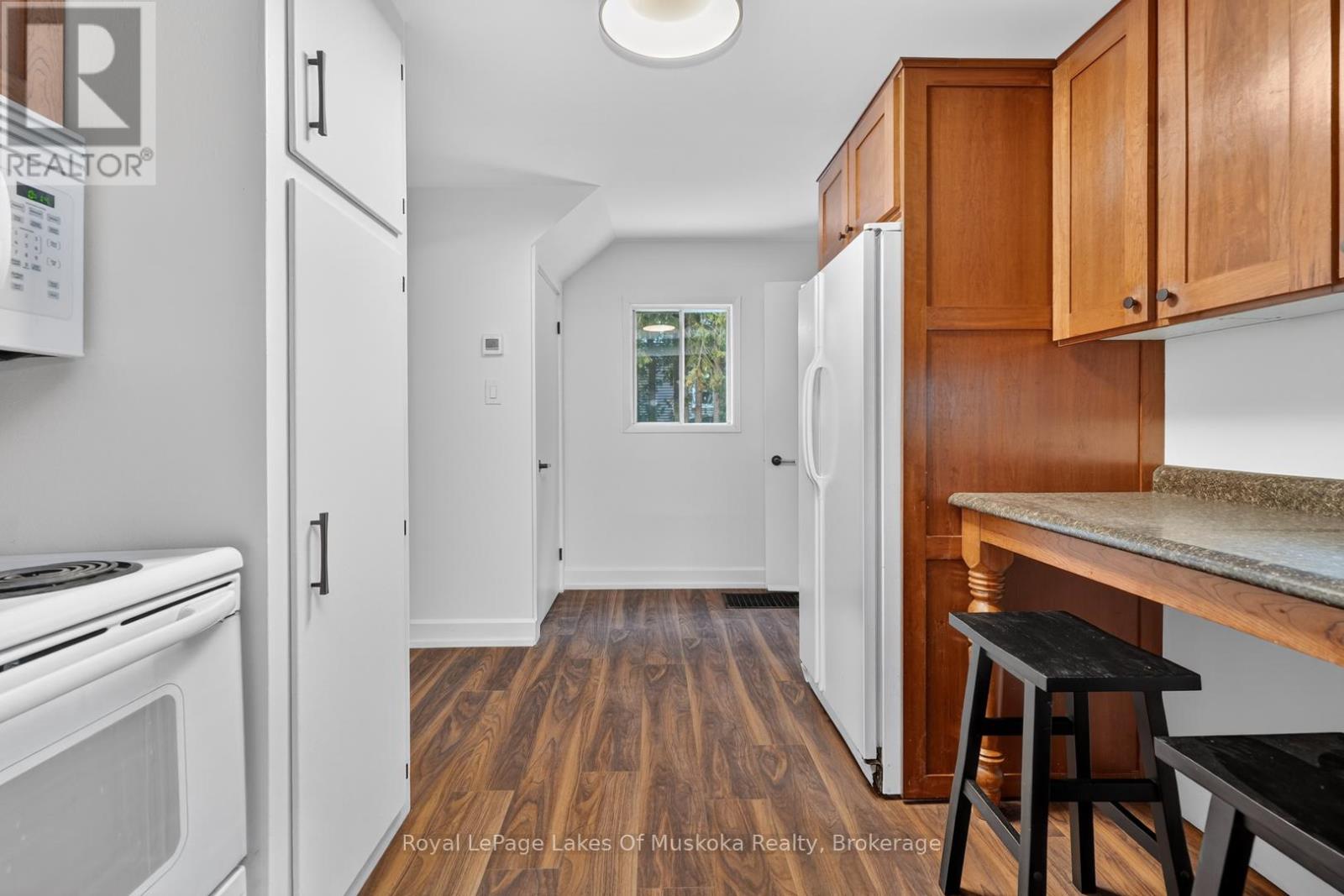 11 Silver Street, Huntsville (Chaffey), Ontario  P1H 1M2 - Photo 9 - X12920916