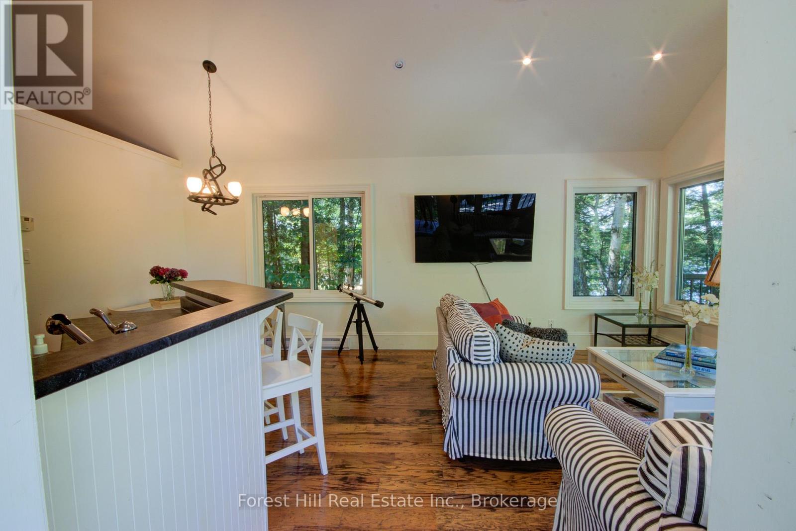 21 Lakeview Crescent, Seguin, Ontario  P2A 0B2 - Photo 34 - X12920978