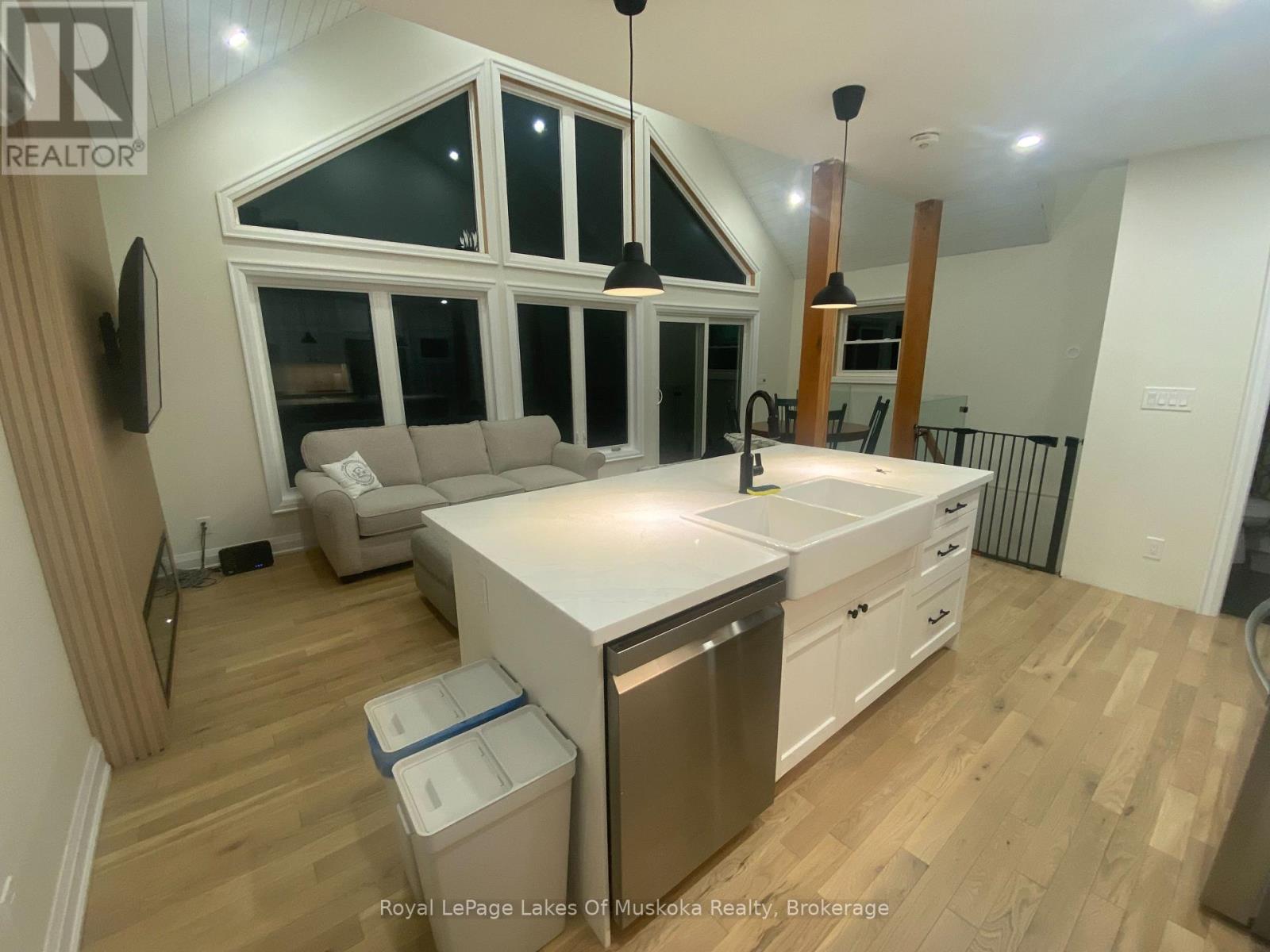 1361 Rosseau Lake 2 Road, Muskoka Lakes, Ontario  P0B 1M0 - Photo 8 - X12921032