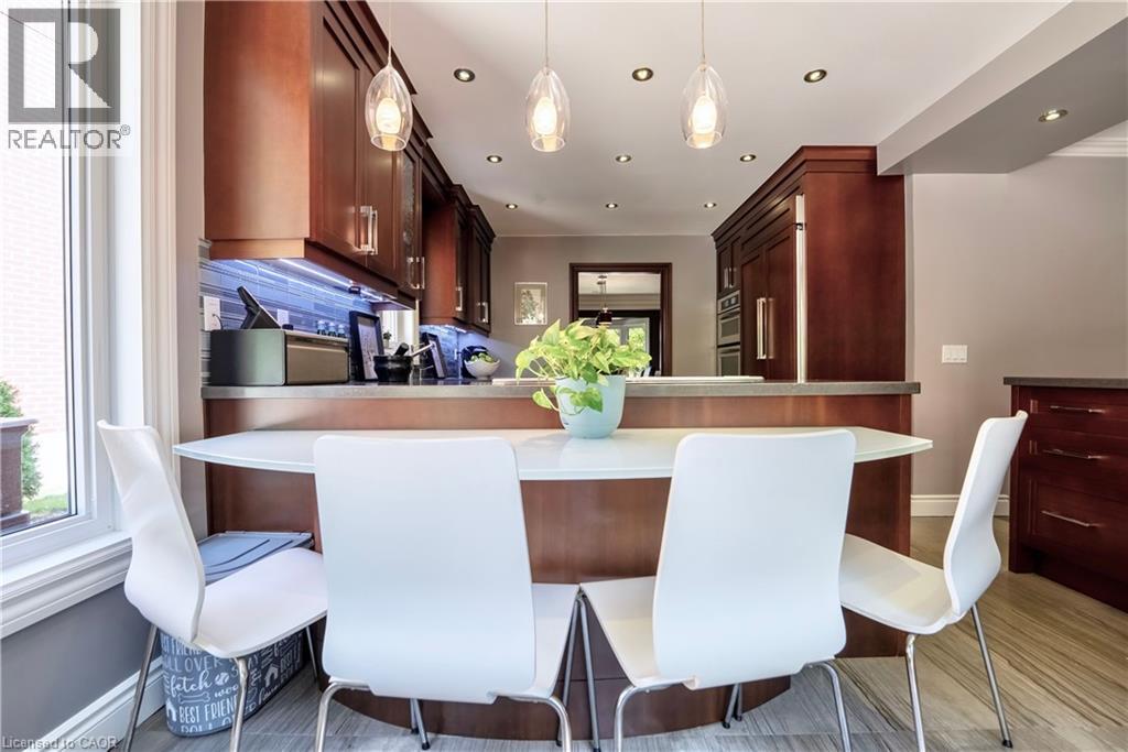 11 Morrison Creek Crescent, Oakville, Ontario  L6H 4C3 - Photo 12 - 40814204