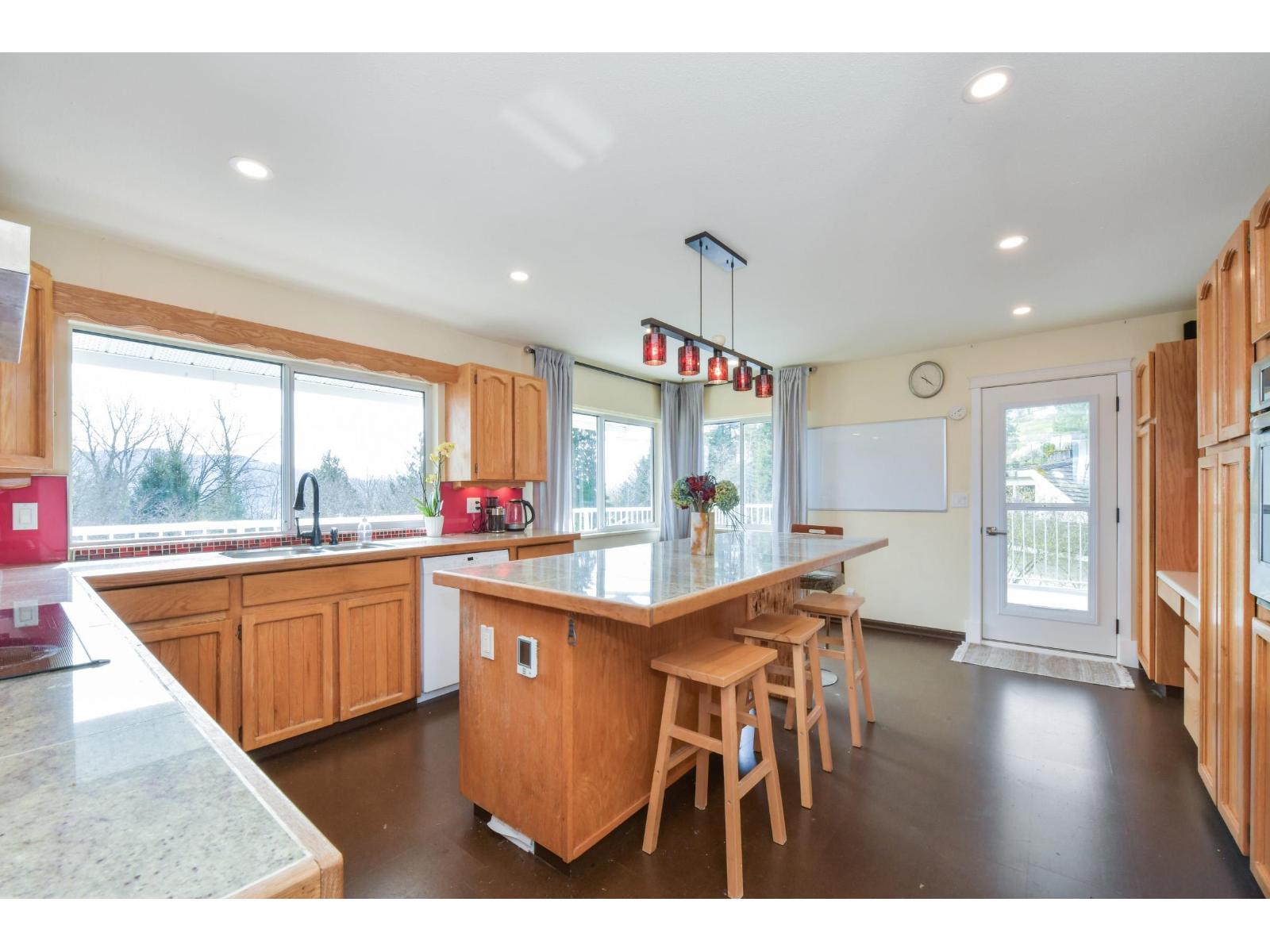 34639 Dunn Street, Mission, British Columbia  V2V 6W1 - Photo 9 - R3094500