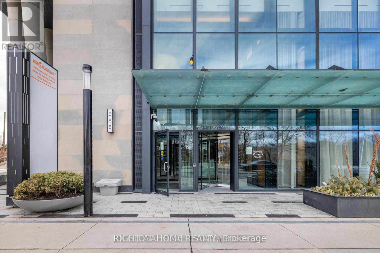 419 - 585 Bloor Street E, Toronto, Ontario  M4W 0B3 - Photo 2 - C12920996